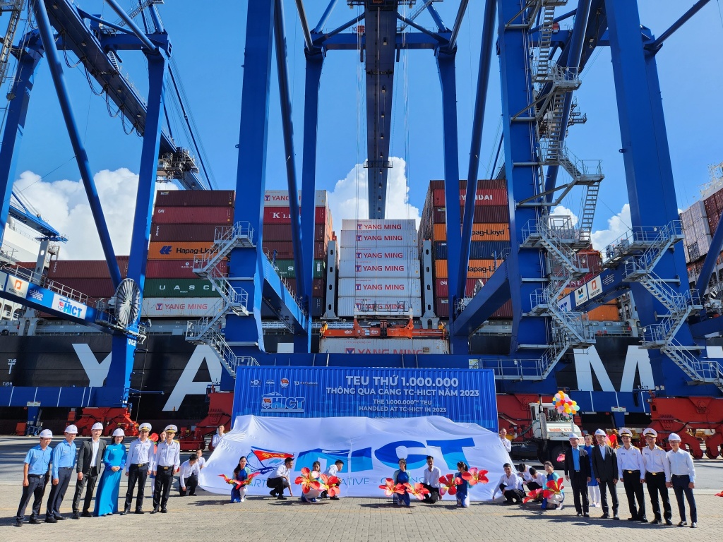 Cảng container quốc tế Tân Cảng Hải Phòng đạt 1 triệu TEU trong năm 2023
