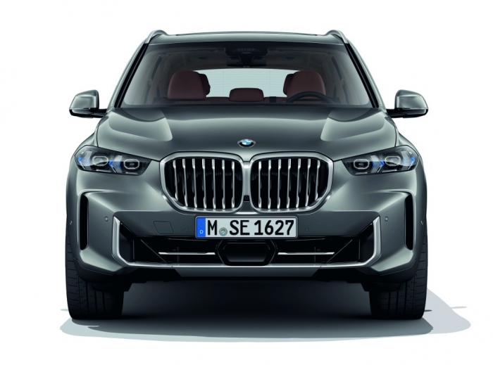 Lắp ráp tại Việt Nam, BMW X5 mới có giá bán từ 3,909 tỷ đồng