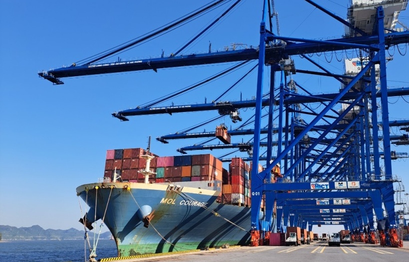 Cảng container quốc tế Hải Phòng liên tiếp lập kỷ lục về lượng container khai thác