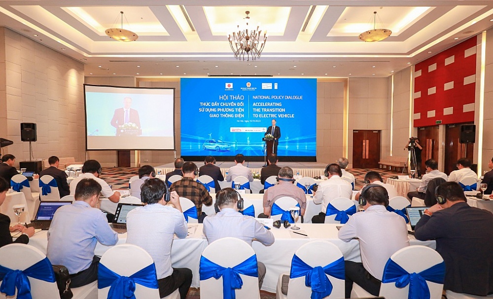 Bàn tìm giải pháp thúc đẩy chuyển đổi phương tiện giao thông điện tại Việt Nam