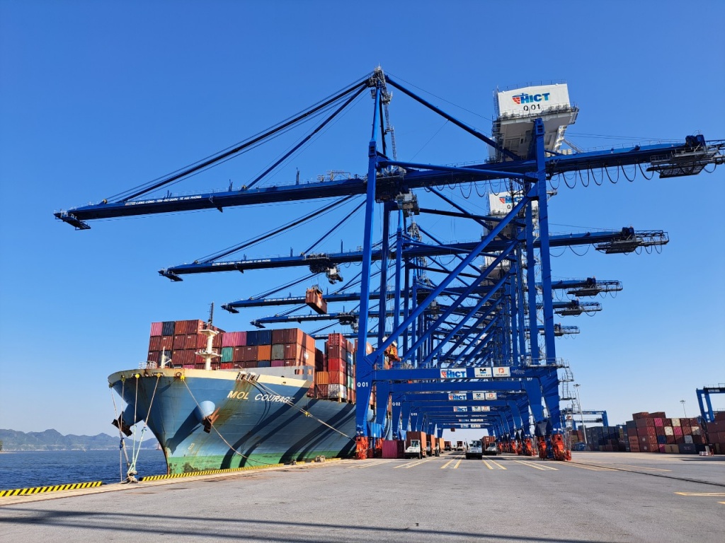 Cảng container quốc tế Hải Phòng liên tiếp lập kỷ lục về lượng container khai thác