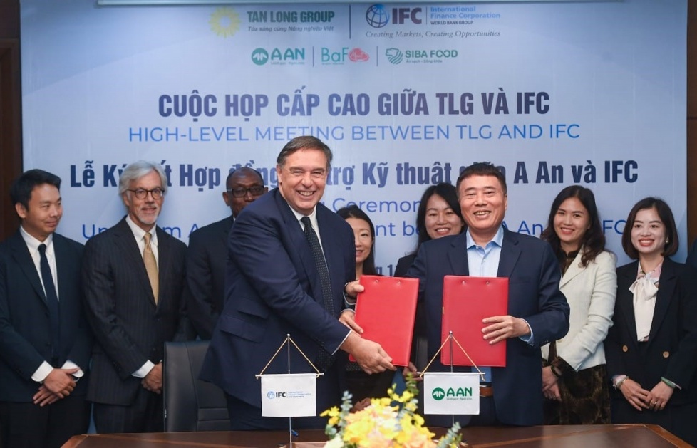 IFC hợp tác giúp Tập đoàn Tân Long sản xuất lúa gạo bền vững