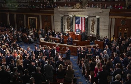 Hạ viện Mỹ thông qua dự luật chi tiêu tạm thời, ngăn việc chính phủ đóng cửa