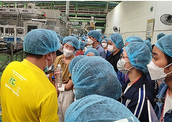 Sinh viên đại học khoa học tự nhiên trải nghiệm thực tế tại nhà máy Number one Hà Nam