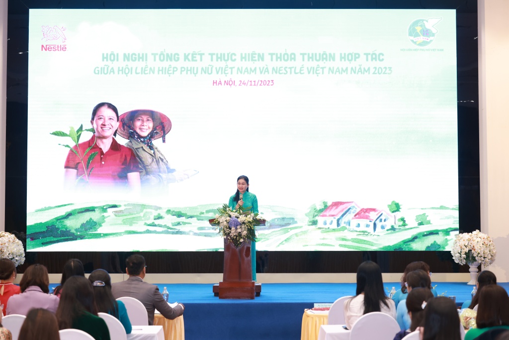 Bà Tôn Ngọc Hạnh, Ủy viên dự khuyết Ban Chấp hành Trung ương Đảng, Phó Chủ tịch Hội LHPN Việt Nam  phát biểu chỉ đạo tại Hội nghị(1)