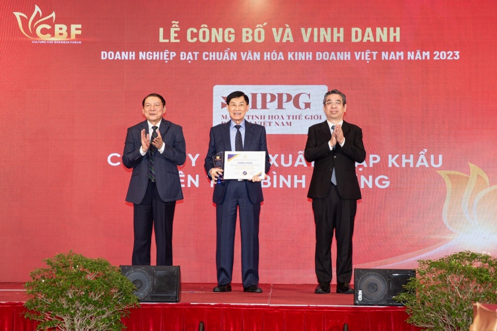 Ông Johnathan Hạnh Nguyễn và IPPG được vinh danh “Doanh nghiệp đạt chuẩn Văn hoá kinh doanh Việt Nam”