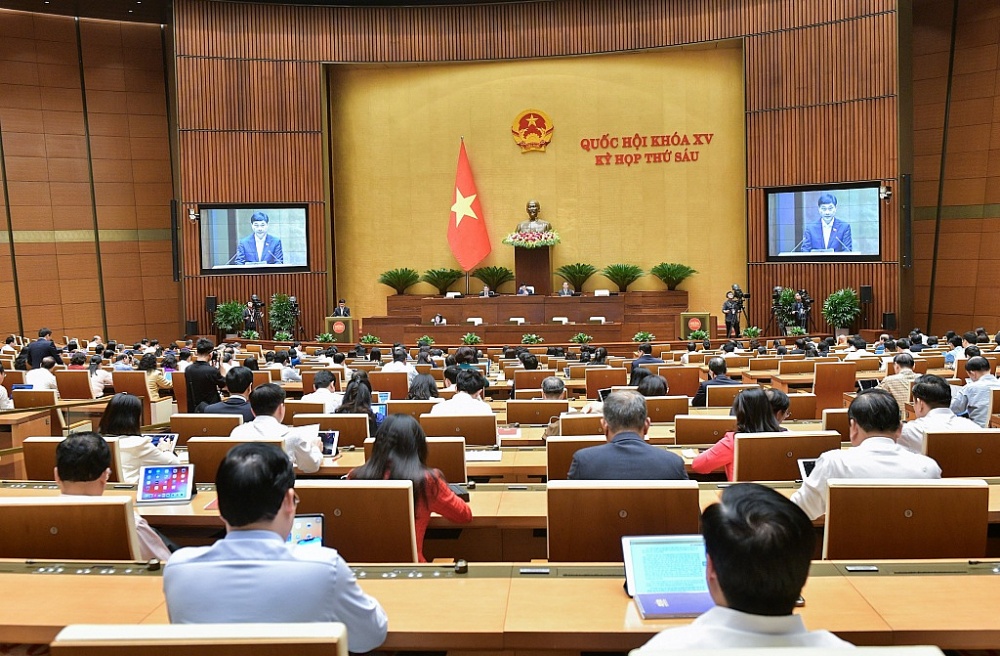 Chủ nhiệm Ủy ban Kinh tế của Quốc hội Vũ Hồng Thanh trình bày Báo cáo. Ảnh: Quochoi.vn