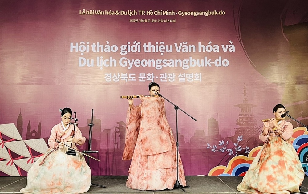 Biểu diễn văn hóa - nghệ thuật Hàn Quốc tại hội thảo giới thiệu văn hóa và du lịch Gyeongsangbuk-do. 