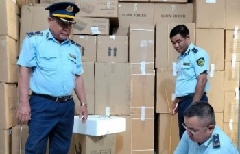 Tạm giữ nhiều hàng ngoại có dấu hiệu nhập lậu
