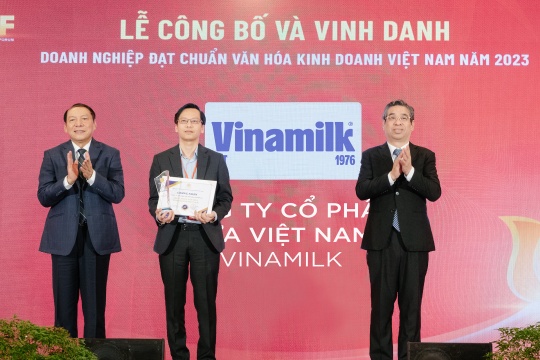 Vinamilk được vinh danh Doanh nghiệp đạt chuẩn văn hóa kinh doanh Việt Nam