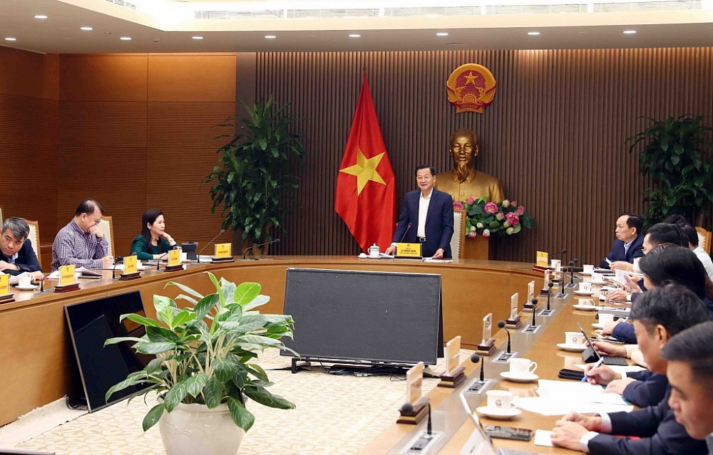 Phó Thủ tướng Chính phủ Lê Minh Khái chủ trì cuộc họp với về điều hành tăng trưởng tín dụng trong thời gian cuối năm 2023. Ảnh VGP