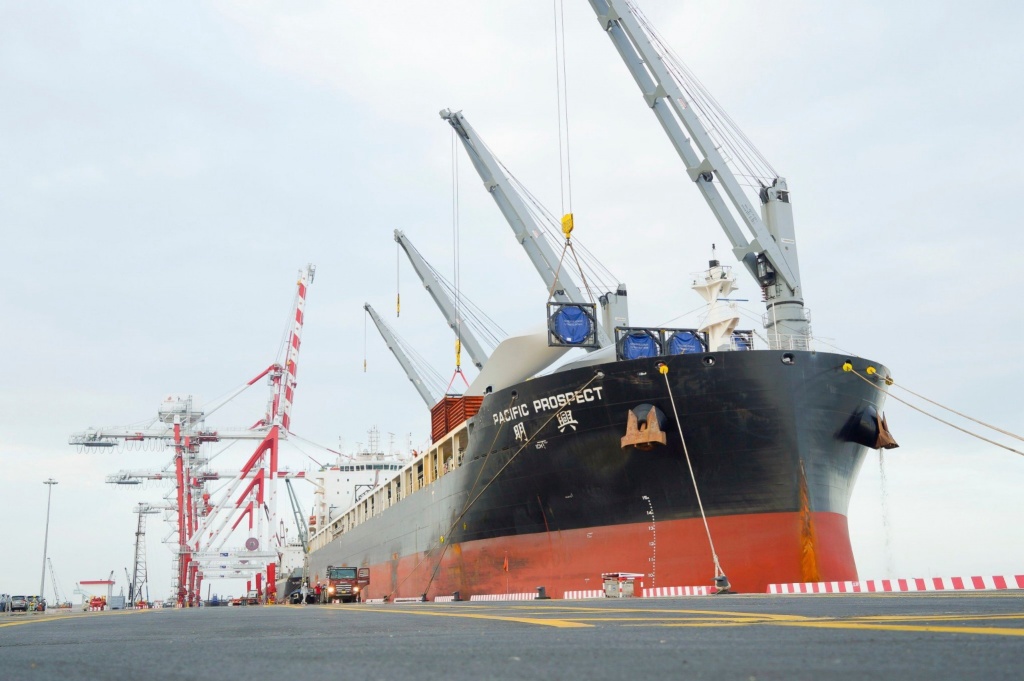 Tăng hợp tác quốc tế trong lĩnh vực cảng biển, mở rộng xuất khẩu