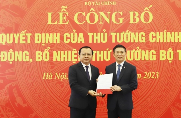 Trao quyết định bổ nhiệm ông Lê Tấn Cận giữ chức Thứ trưởng Bộ Tài chính