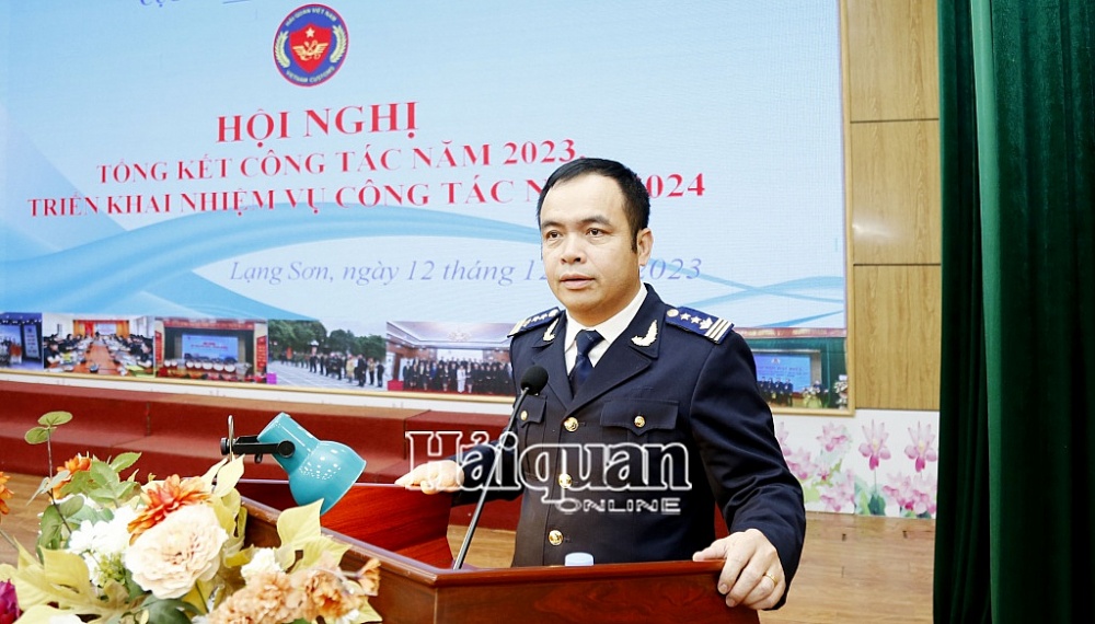 Cục trưởng Cục Hải quan Lạng Sơn Nguyễn Hồng Linh phát biểu nêu mục tiêu phấn đấu trong năm 2024. Ảnh: H.Nụ