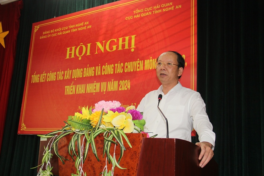 Ông Bùi Thanh An, Phó Chủ tịch UBND tỉnh phát biểu tại hội nghị. 
