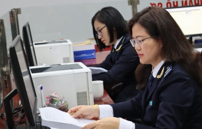 Hải quan cửa khẩu Lào Cai thông quan hơn 400 tờ khai dịp Tết Dương lịch