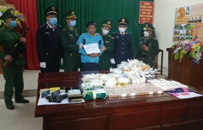Thanh Hóa: Bắt đối tượng người nước ngoài vận chuyển 21kg ma túy các loại