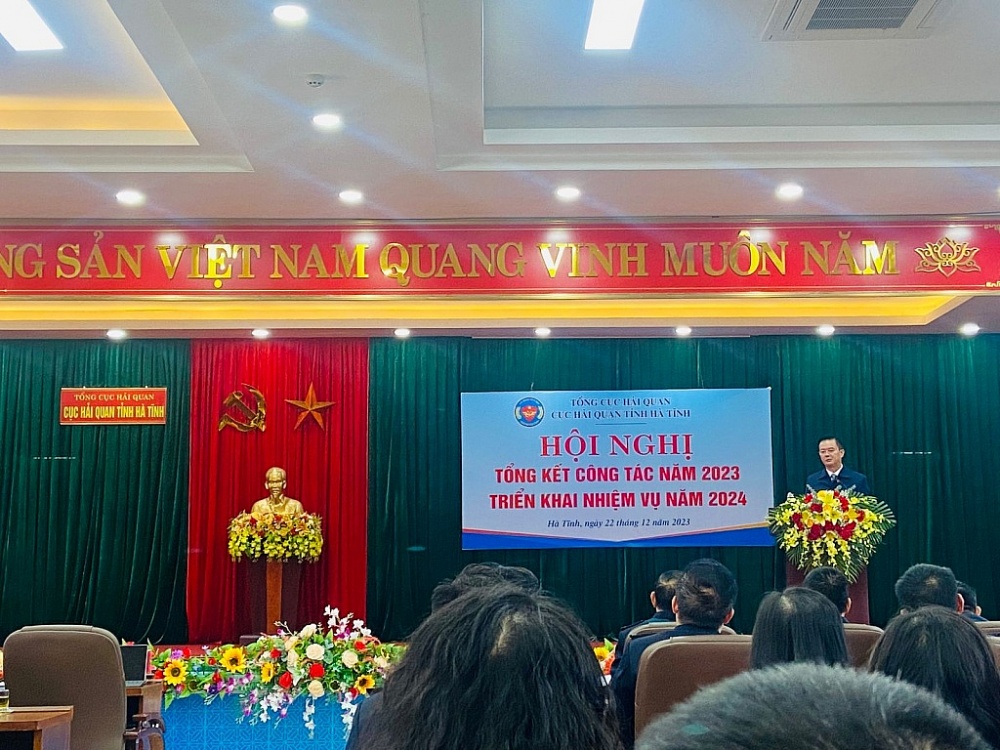 Phó Chủ tịch UBND tỉnh Hà Tĩnh Trần Báu Hà phát biểu chỉ đạo tại hội nghị. 