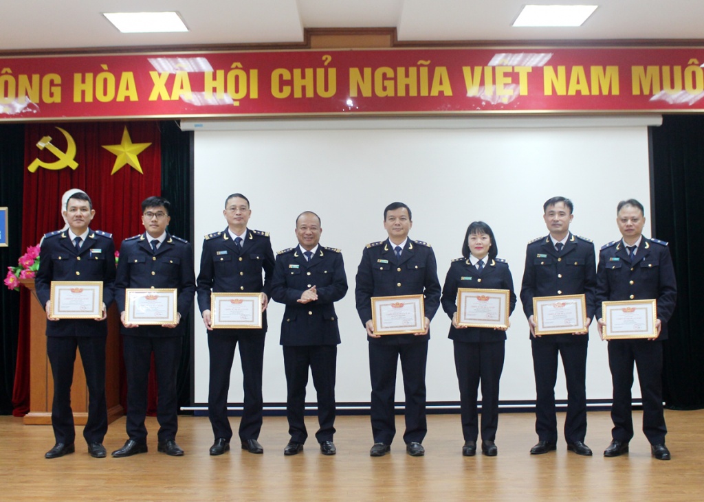 Các công chức Các cá nhân được nhận danh hiệu Chiến sỹ thi đua cơ sở