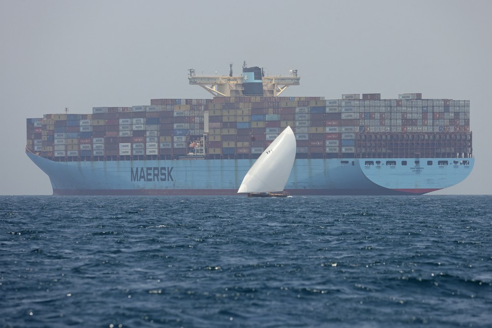 Tàu chở hàng hóa của hãng vận tải Maersk trên Biển Đỏ. (Ảnh: AFP/TTXVN)