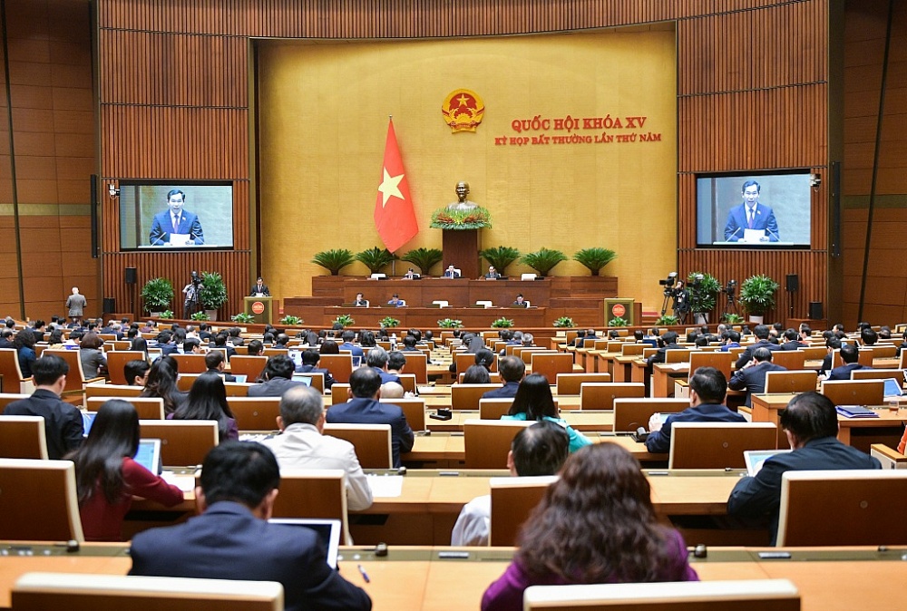 Chủ nhiệm Ủy ban Tài chính, Ngân sách của Quốc hội Lê Quang Mạnh trình bày báo cáo tóm tắt thẩm tra.