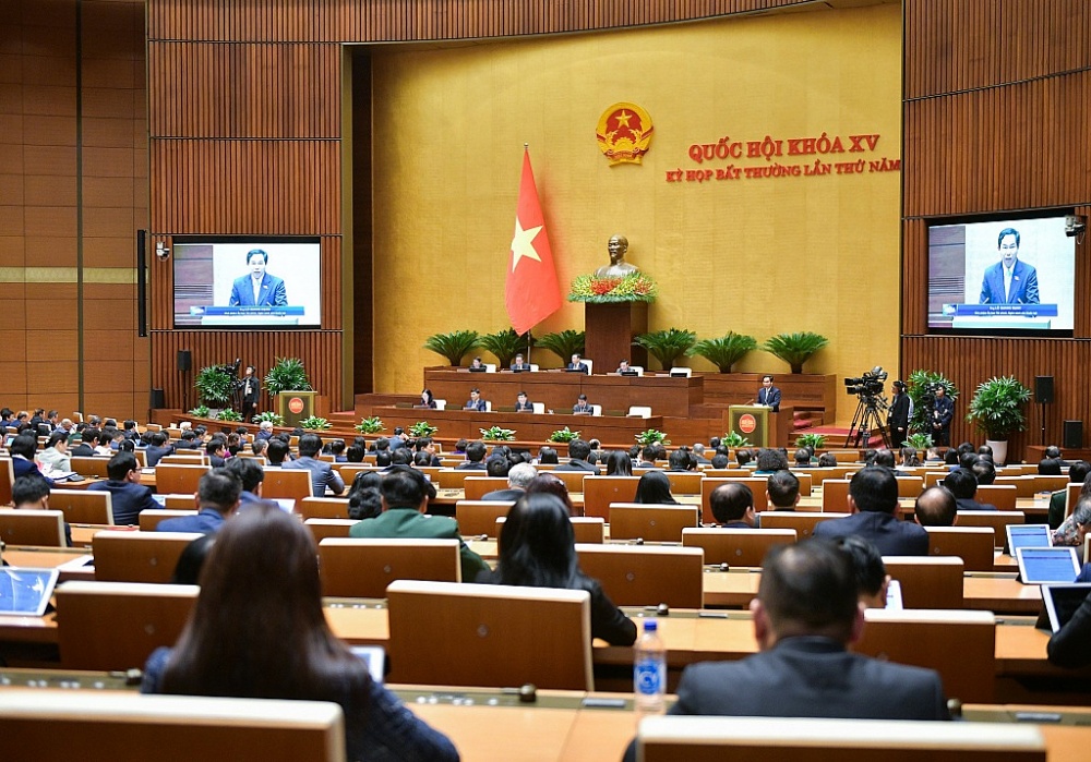Chủ nhiệm Ủy ban Tài chính, Ngân sách của Quốc hội Lê Quang Mạnh trình bày báo cáo. Ảnh: Quochoi.vn