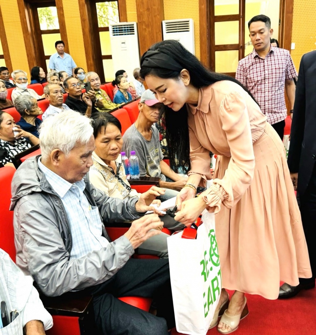 IPPG tặng 3.000 suất quà Tết cho người nghèo, gia đình chính sách tại Khánh Hòa
