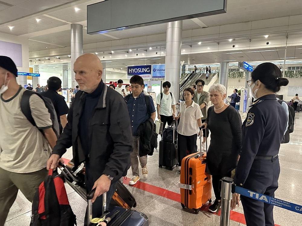 Hành khách nhập cảnh Sân bay Tân Sơn Nhất.