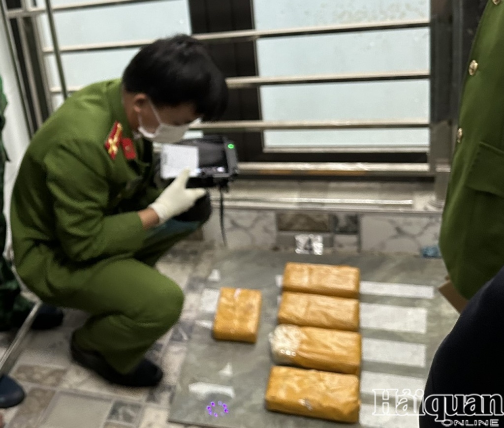 Hải quan Quảng Bình phối hợp bắt giữ vụ vận chuyển gần 30.000 viên ma túy