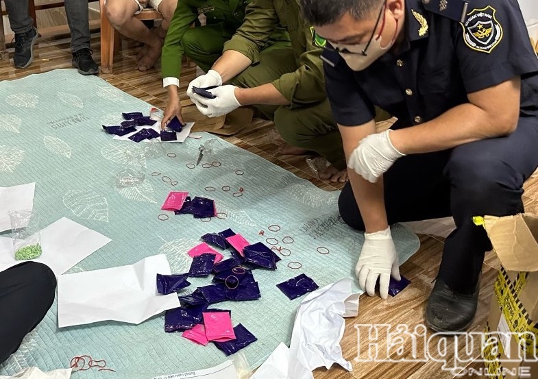 Hải quan Quảng Bình phối hợp bắt giữ vụ vận chuyển gần 30.000 viên ma túy
