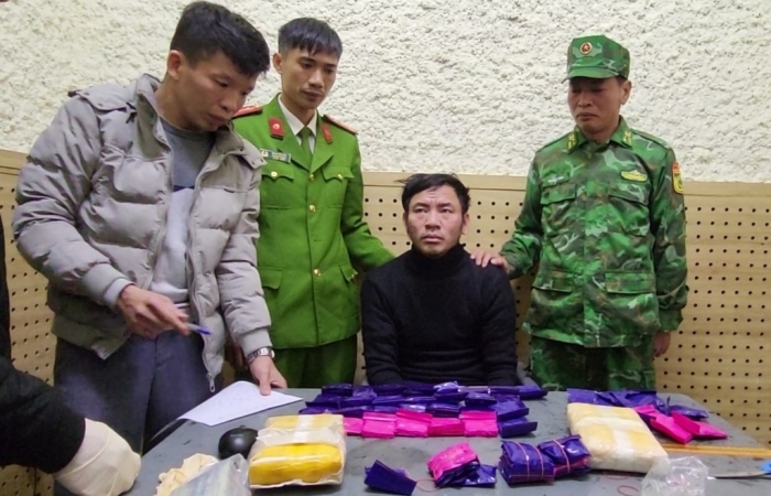 Hà Tĩnh: Bắt đối tượng giết người, trốn trong rừng buôn ma túy