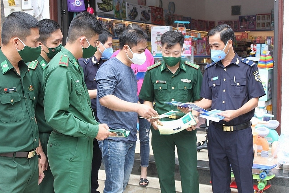 Hải quan Quảng Ninh tích cực phối hợp đẩy mạnh tuyên truyền, phổ biến pháp luật cho người dân, doanh nghiệp.
