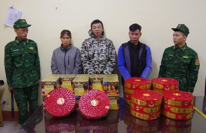 Lạng Sơn: Bắt giữ 3 đối tượng tổ chức vận chuyển pháo về Việt Nam