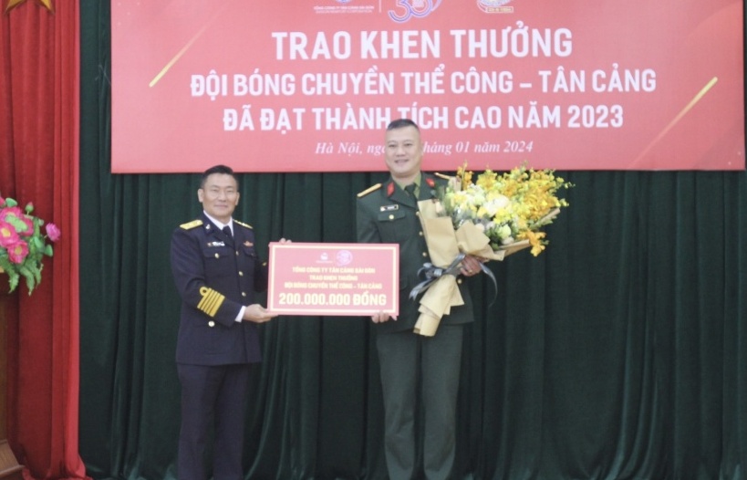 Tổng Công ty Tân Cảng Sài Gòn trao khen thưởng Đội bóng chuyền Thể Công – Tân Cảng