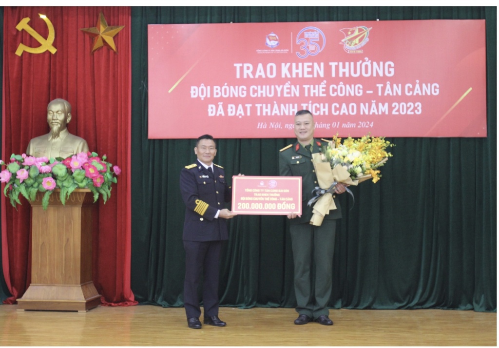 Tổng Công ty Tân Cảng Sài Gòn trao khen thưởng Đội bóng chuyền Thể Công – Tân Cảng