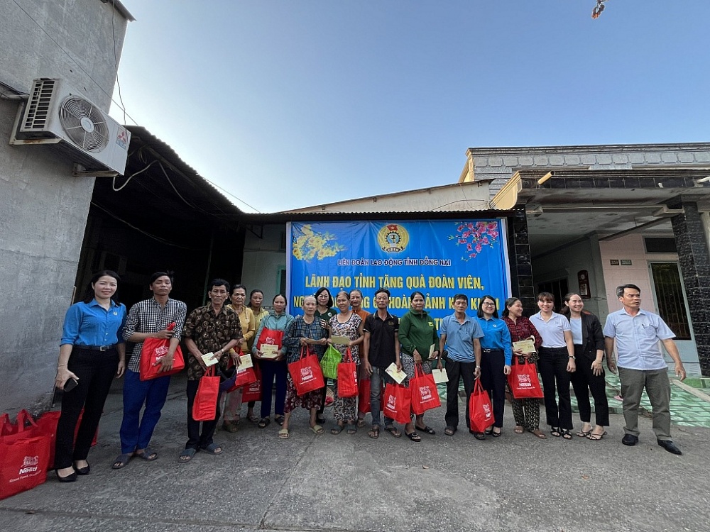 Nestlé Việt Nam đồng hành cùng Liên Đoàn Lao động tỉnh Đồng Nai tặng 400 phần quà cho công đoàn viên, công nhân có hoàn cảnh khó khăn