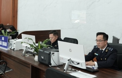 Hải quan cửa khẩu quốc tế Lào Cai khởi sắc thu ngân sách từ đầu năm