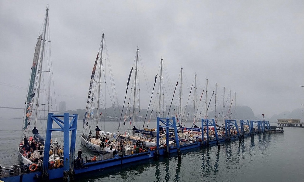 Các thuyền đua neo đậu tại cảng khách quốc tế Hạ Long.