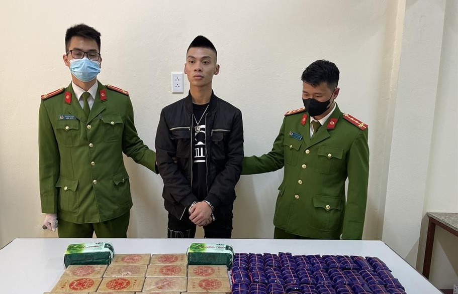 Mua ma túy từ nước ngoài đóng gói gửi xe khách về Hà Nội