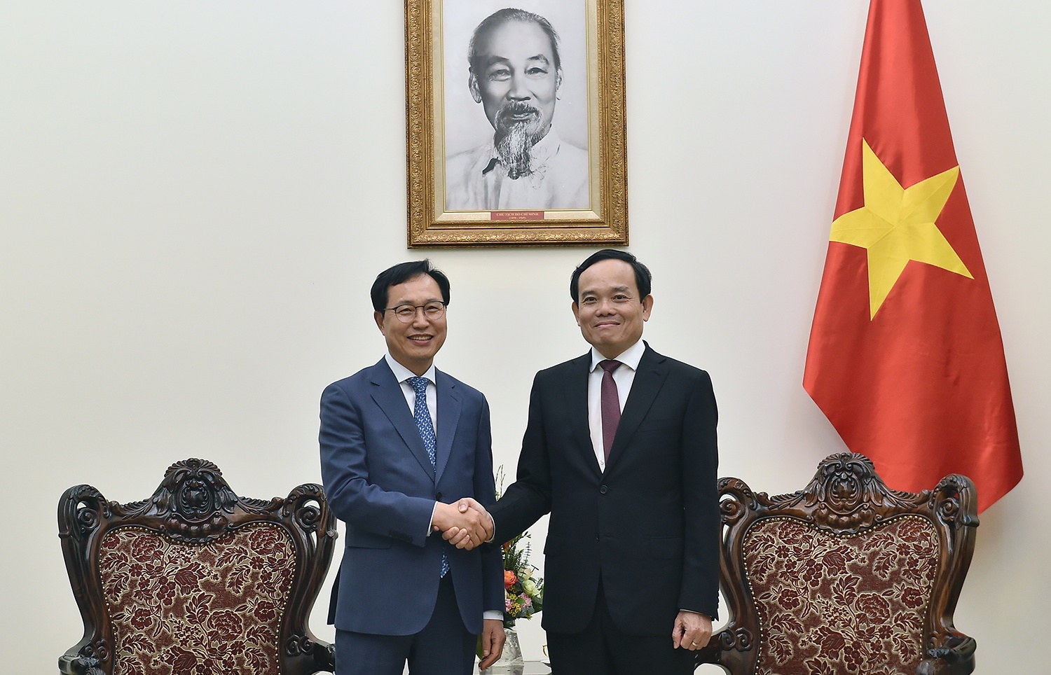 Đề nghị Samsung hỗ trợ Việt Nam đào tạo 50.000 kỹ sư ngành bán dẫn