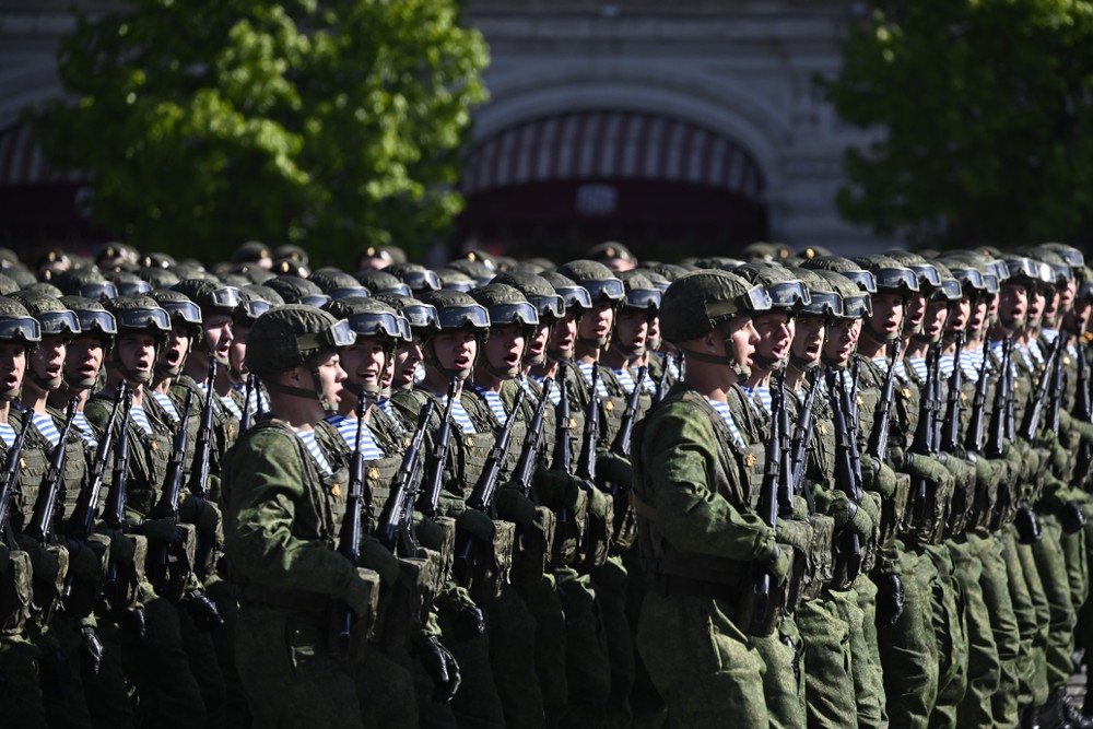 Binh sỹ Nga tham gia diễu binh kỷ niệm 78 năm Chiến thắng trong Chiến tranh Vệ quốc Vĩ đại ở Thủ đô Moskva, tháng 5/2023. (Ảnh: Anadolu Agency/TTXVN)