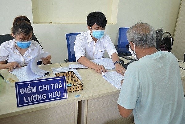 Chính phủ thường xuyên ban hành quy định điều chỉnh mức hưởng lương hưu đã và đang góp phần quan trọng nhằm ổn định cuộc sống cho người nghỉ hưu. 	Ảnh: BHXH Việt Nam