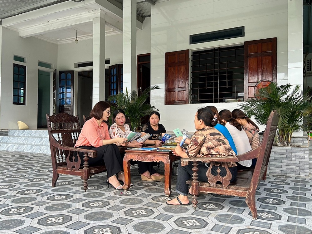 Tham gia CLB Vườn rau an sinh, các hội viên phụ nữ tại xã Tượng Sơn (tỉnh Hà Tĩnh) ngày càng hiểu rõ, tin tưởng, yên tâm, tích cực tham gia BHXH tự nguyện.