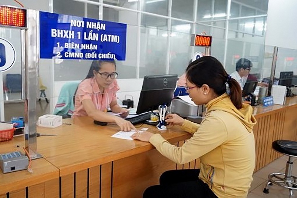 BHXH Việt Nam đã yêu cầu BHXH các tỉnh, thành phố tiếp tục tăng cường kiểm soát để phát hiện dấu hiệu trục lợi từ việc thu gom, mua bán sổ BHXH.. 	Ảnh minh họa: ST