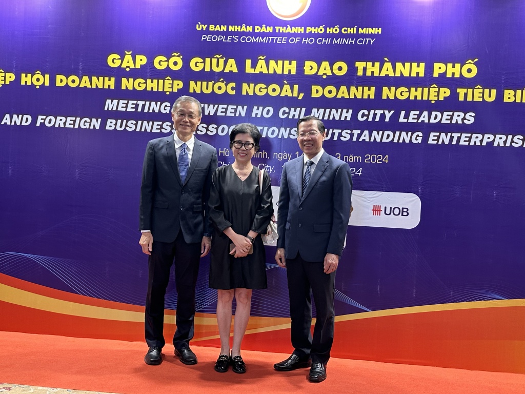 Chủ tịch UBND TPHCM Phan Văn Mãi cùng đại diện Công ty Intel tại chương trình. Ảnh: T.H