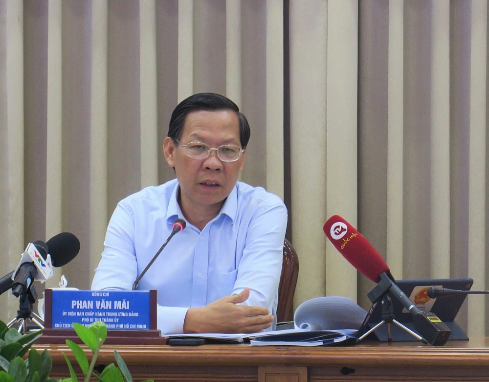 Chủ tịch UBND TPHCM Phan Văn Mãi phát biểu chỉ đạo tại cuộc họp.