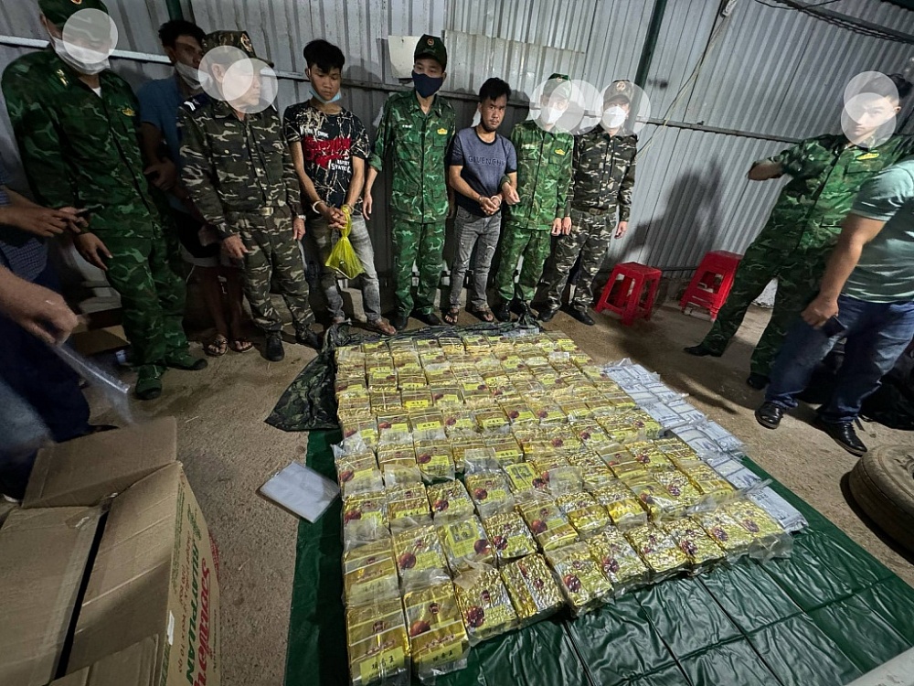 PHOTO: Cận cảnh hiện trường vụ bắt giữ 100kg ma túy đá