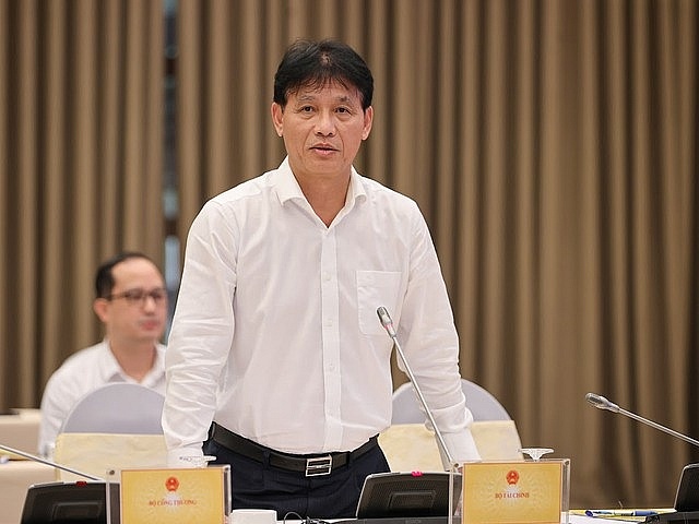 Phó Tổng cục trưởng Tổng cục Thuế Đặng Ngọc Minh trả lời báo chí tại họp báo Chính phủ. Ảnh: VGP