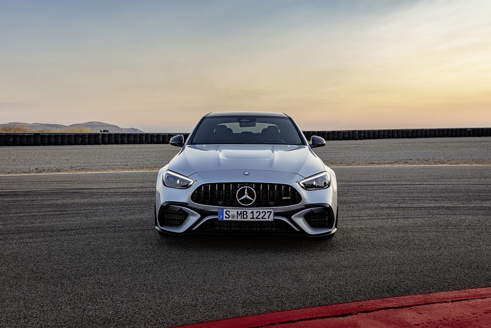 Mở bán Mercedes-AMG C 63 E PERFORMANCE với giá 4,9 tỷ đồng