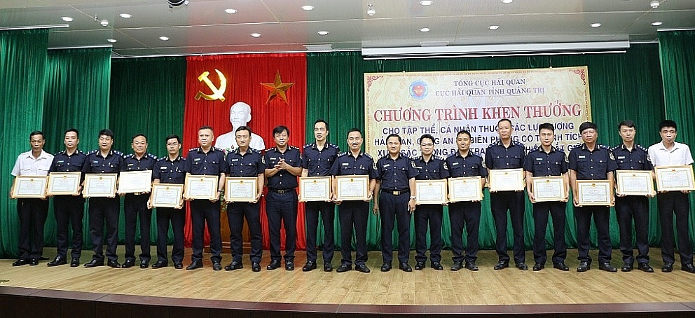 Khen thưởng các lực lượng phối hợp phá chuyên án 100 kg ma tuý đá tại Quảng Trị